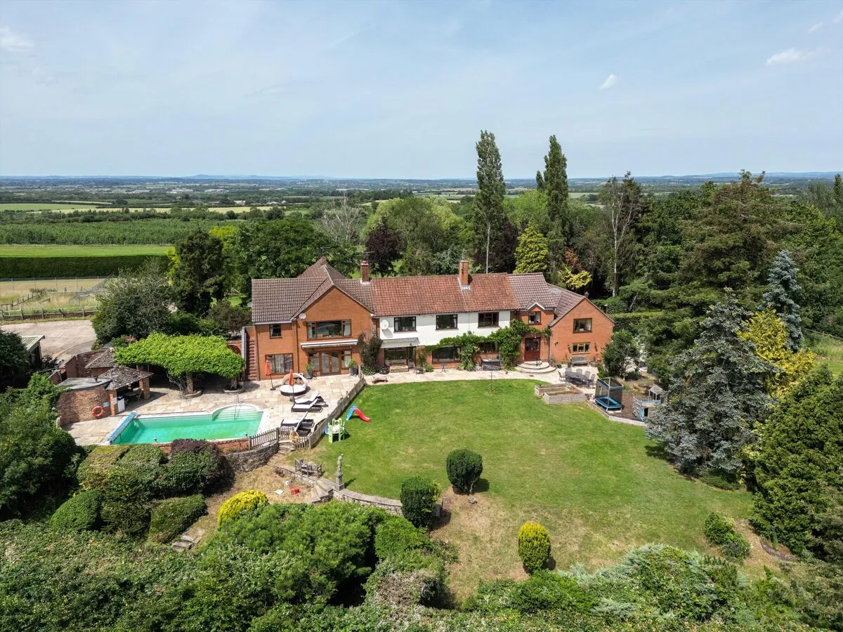 house for sale, Machine Farm, Hill Furze, WR10