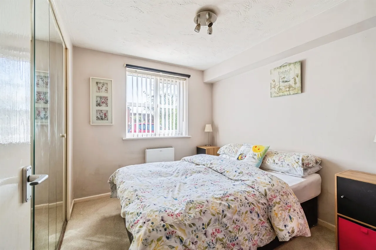 Warwick Close, Chippenham, photo 5