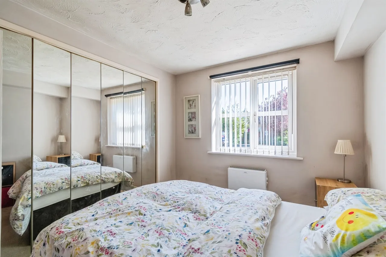 Warwick Close, Chippenham, photo 11