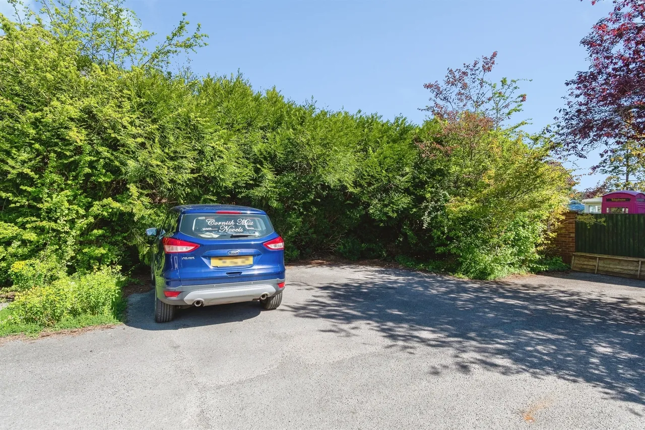 Warwick Close, Chippenham, photo 8