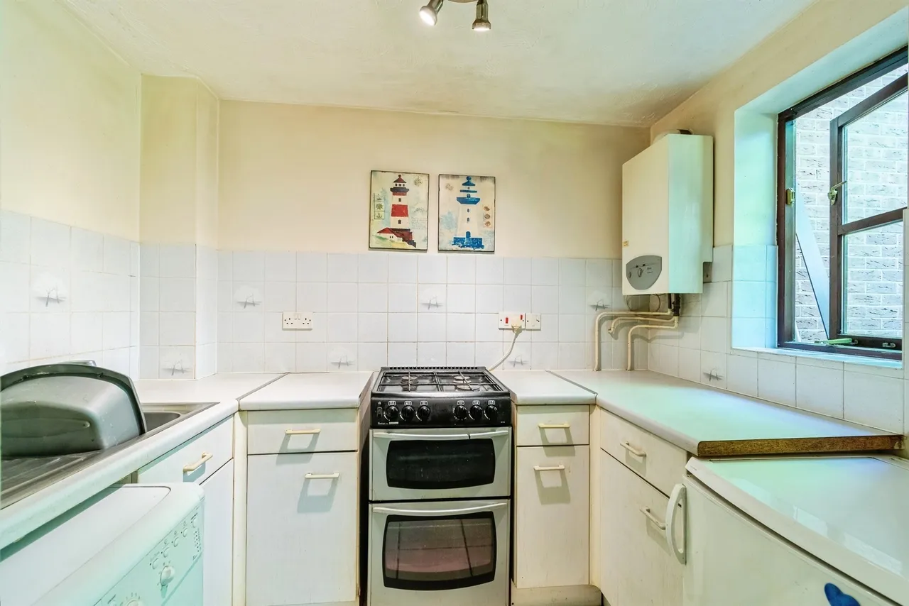 Warwick Close, Chippenham, photo 12