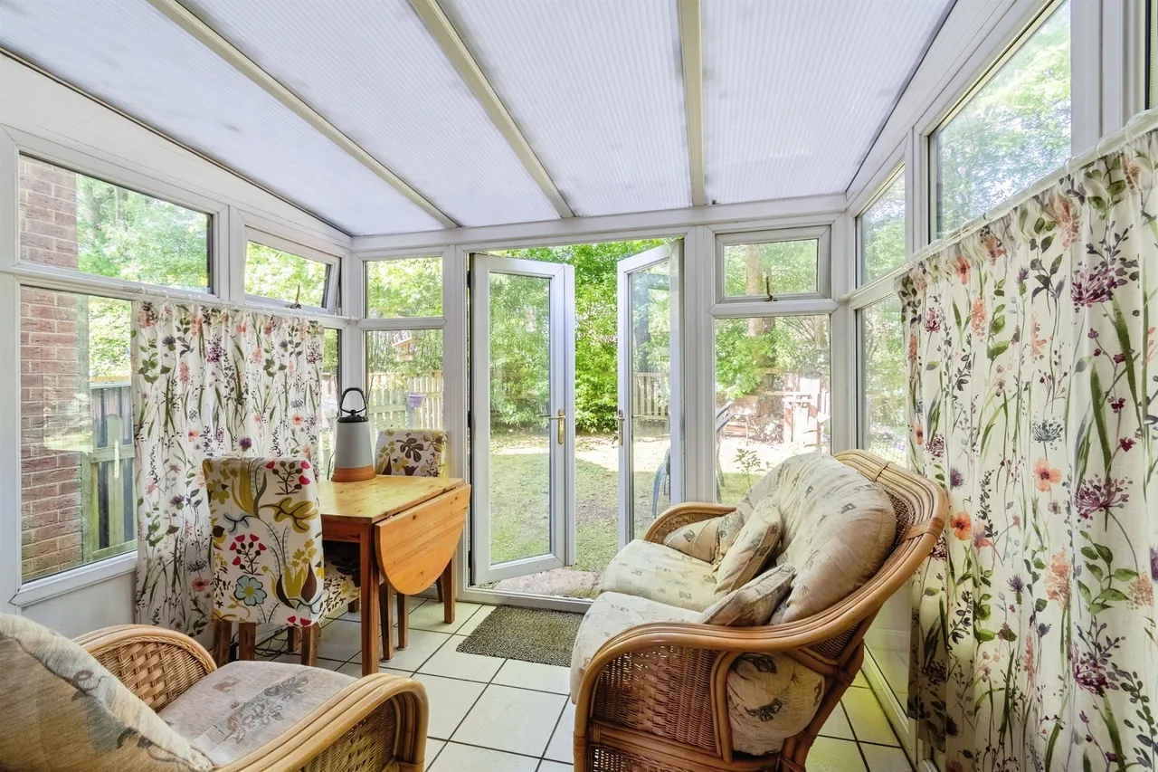 Warwick Close, Chippenham, photo 4