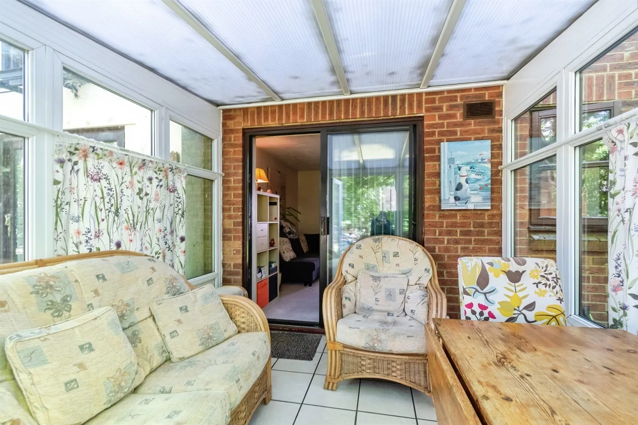 Warwick Close, Chippenham, photo 9