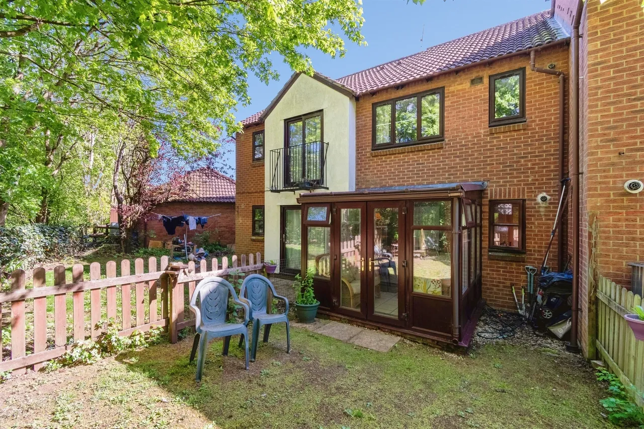Warwick Close, Chippenham, photo 7