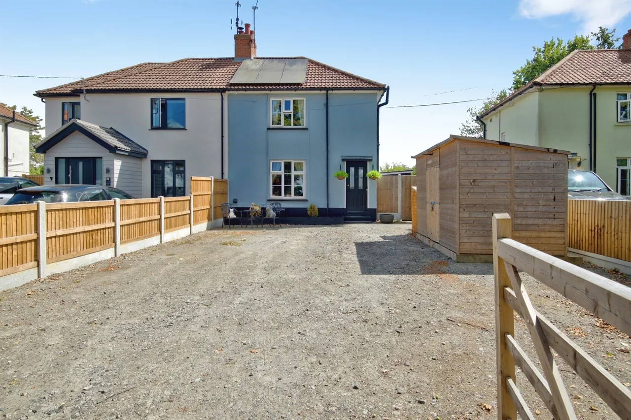 3 bed house for sale — Gravel Pit Lane, Brantham, Manningtree