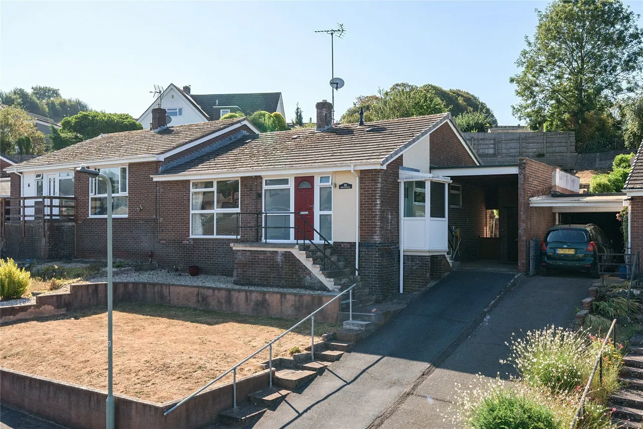 3 bed property for sale — Westwood Close, Crediton, Devon, EX17