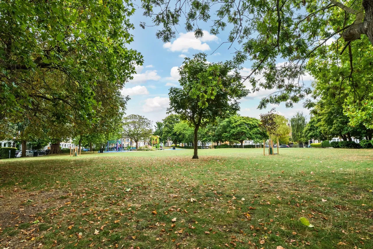 Holmewood Gardens, Brixton Hill, London, SW2, photo 8