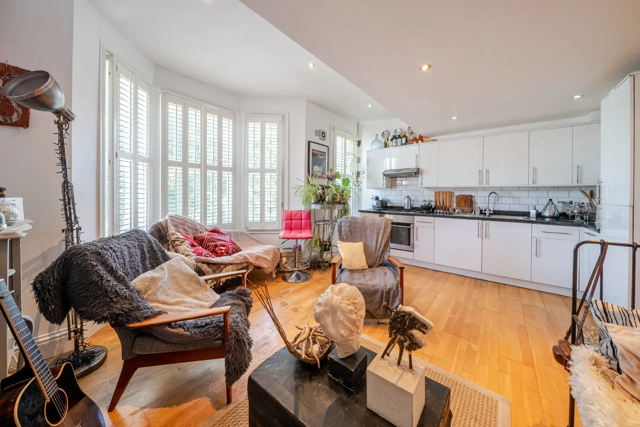 2 bed flat for sale — Holmewood Gardens, Brixton Hill, London, SW2
