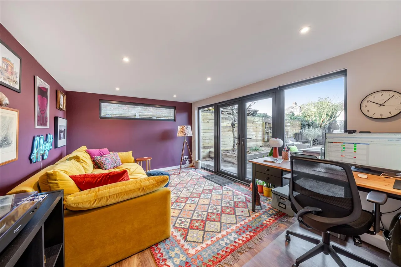 Long Lane, Ickenham, UB10 8QS, photo 17