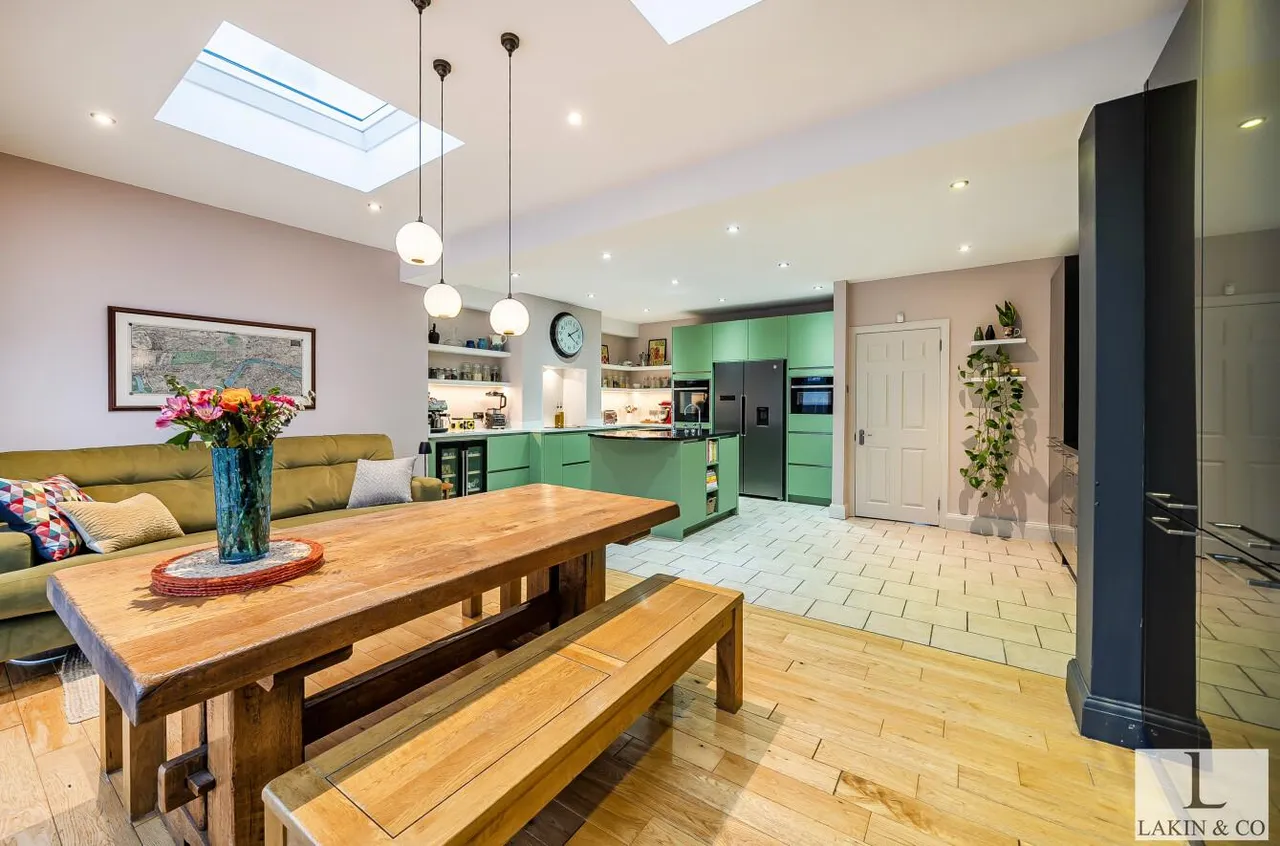 Long Lane, Ickenham, UB10 8QS, photo 5