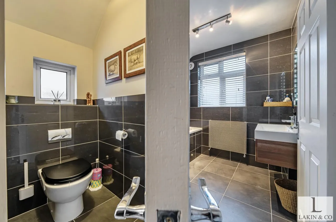 Long Lane, Ickenham, UB10 8QS, photo 15