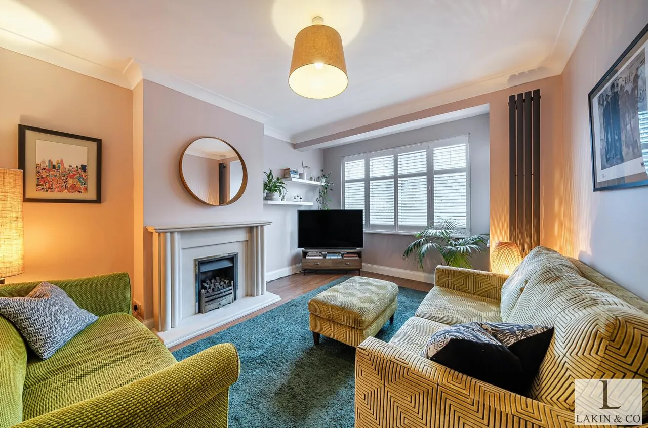 Long Lane, Ickenham, UB10 8QS, photo 2