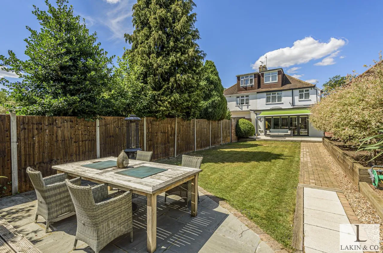 Long Lane, Ickenham, UB10 8QS, photo 22