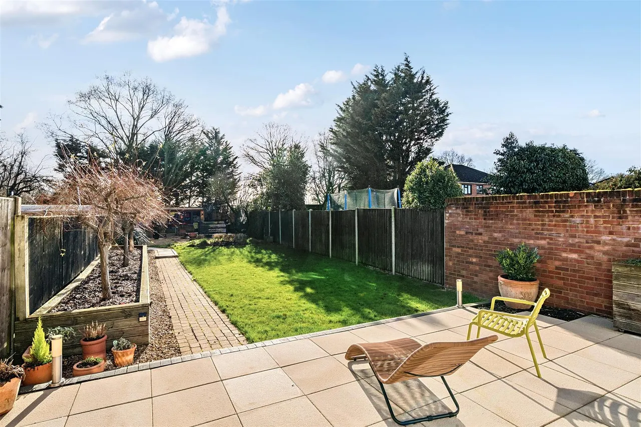 Long Lane, Ickenham, UB10 8QS, photo 21