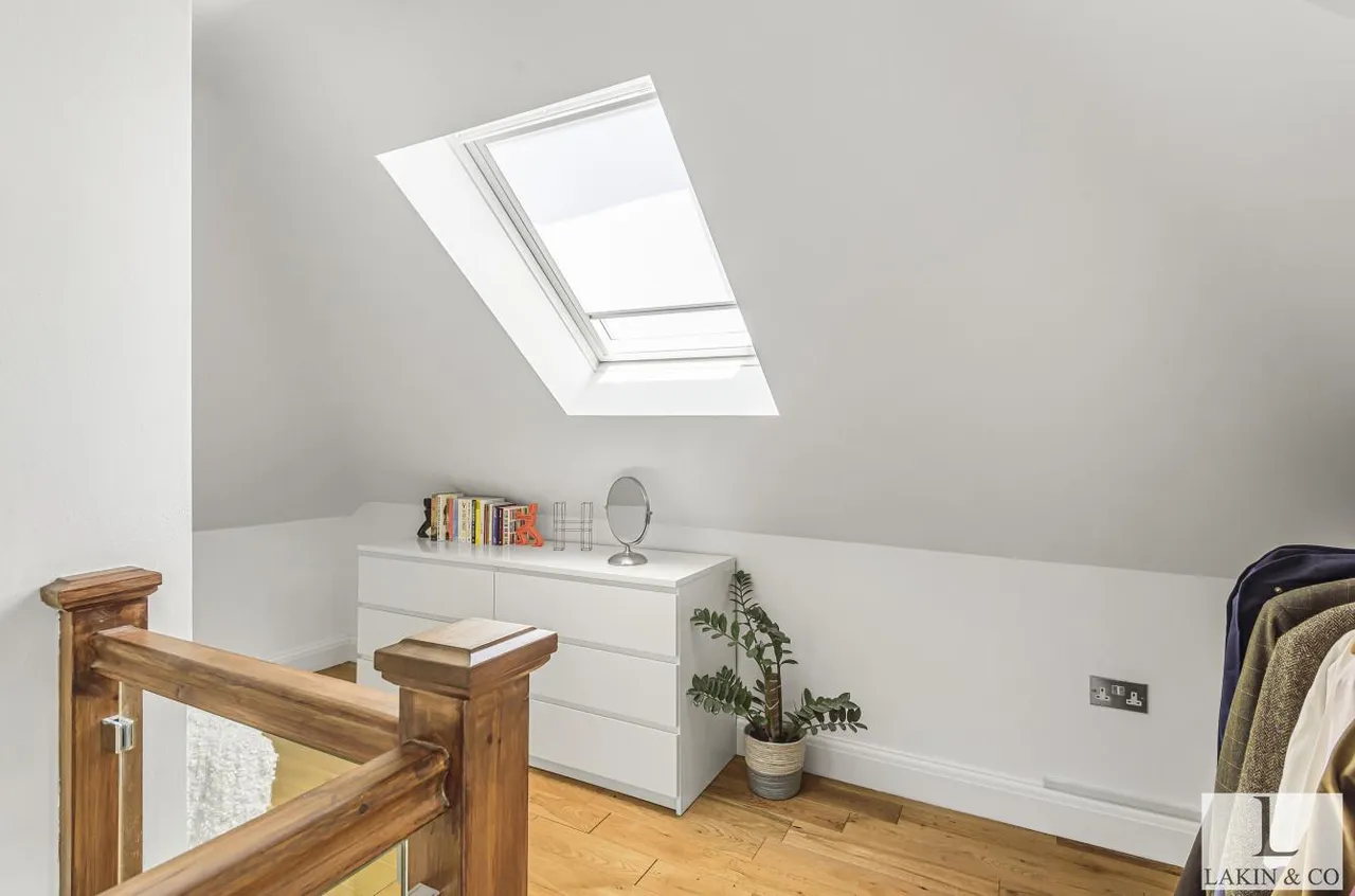 Long Lane, Ickenham, UB10 8QS, photo 13