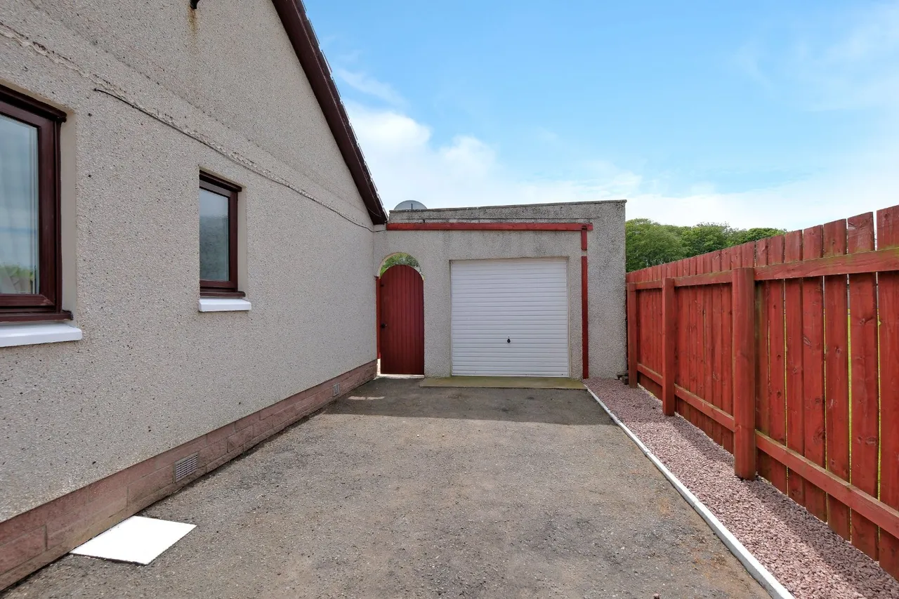 Aden Gardens, Mintlaw, AB42, photo 16