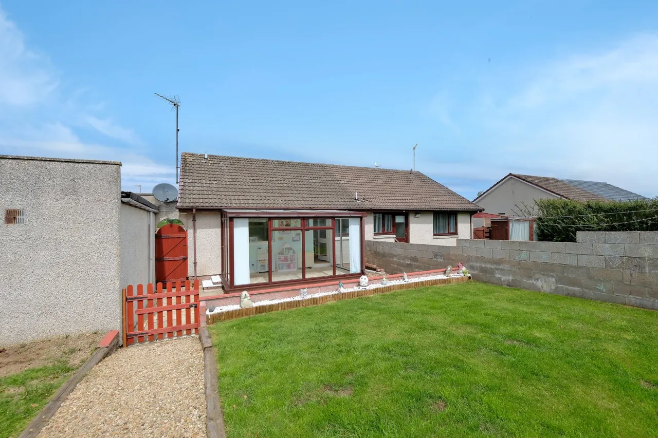 Aden Gardens, Mintlaw, AB42, photo 15