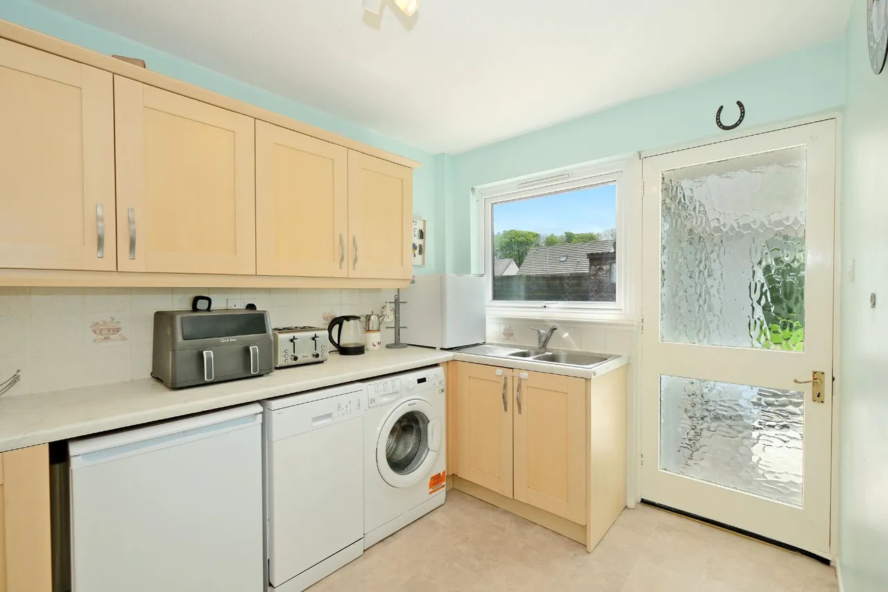 Aden Gardens, Mintlaw, AB42, photo 4