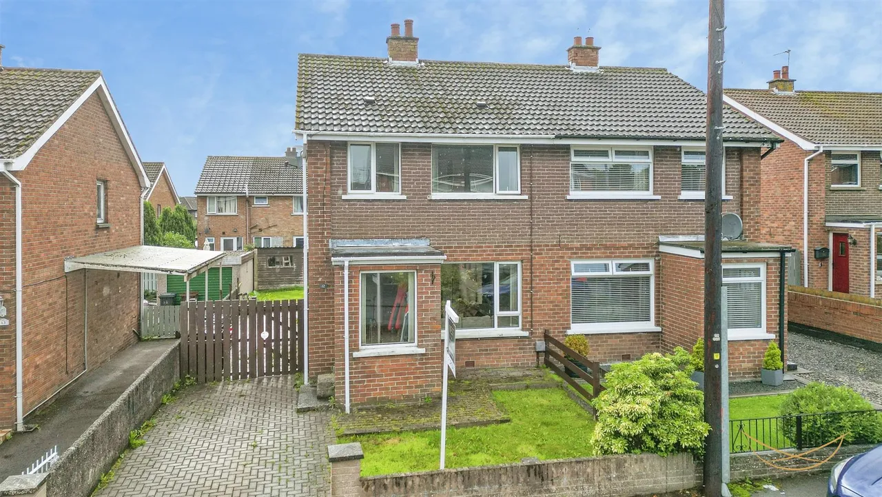 3 bed house for sale, Castleburn Park, Carrickfergus, BT38