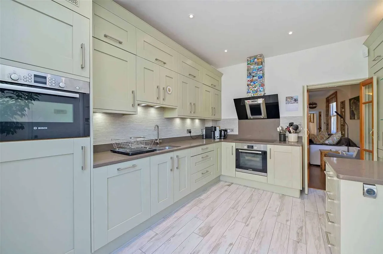 St. Leonards Avenue, Windsor, Berkshire, SL4 1HX, photo 5