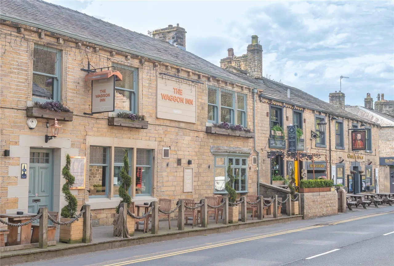 Sugar Lane, Dobcross, OL3, photo 11