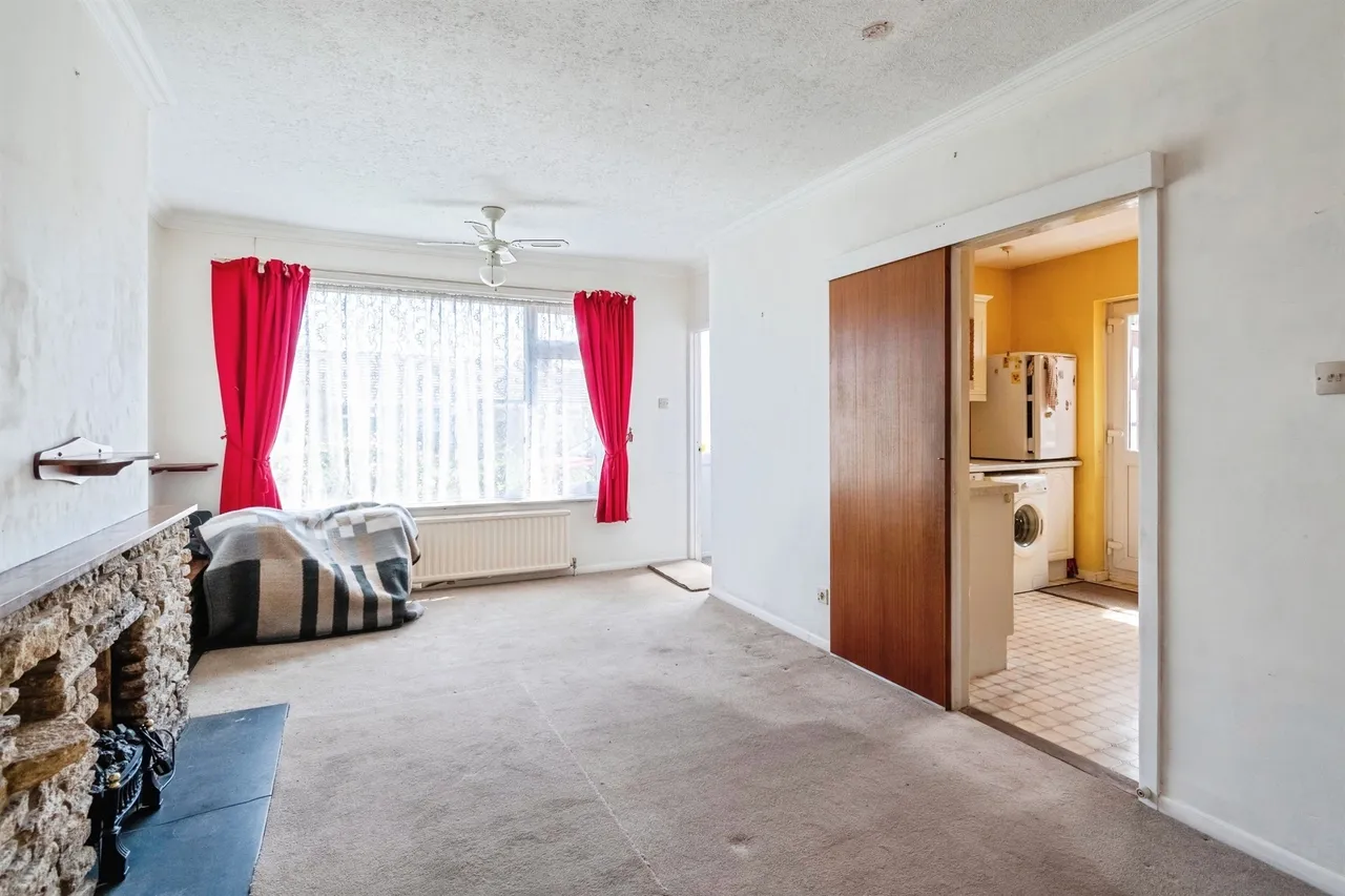Savernake Avenue, Melksham, photo 3