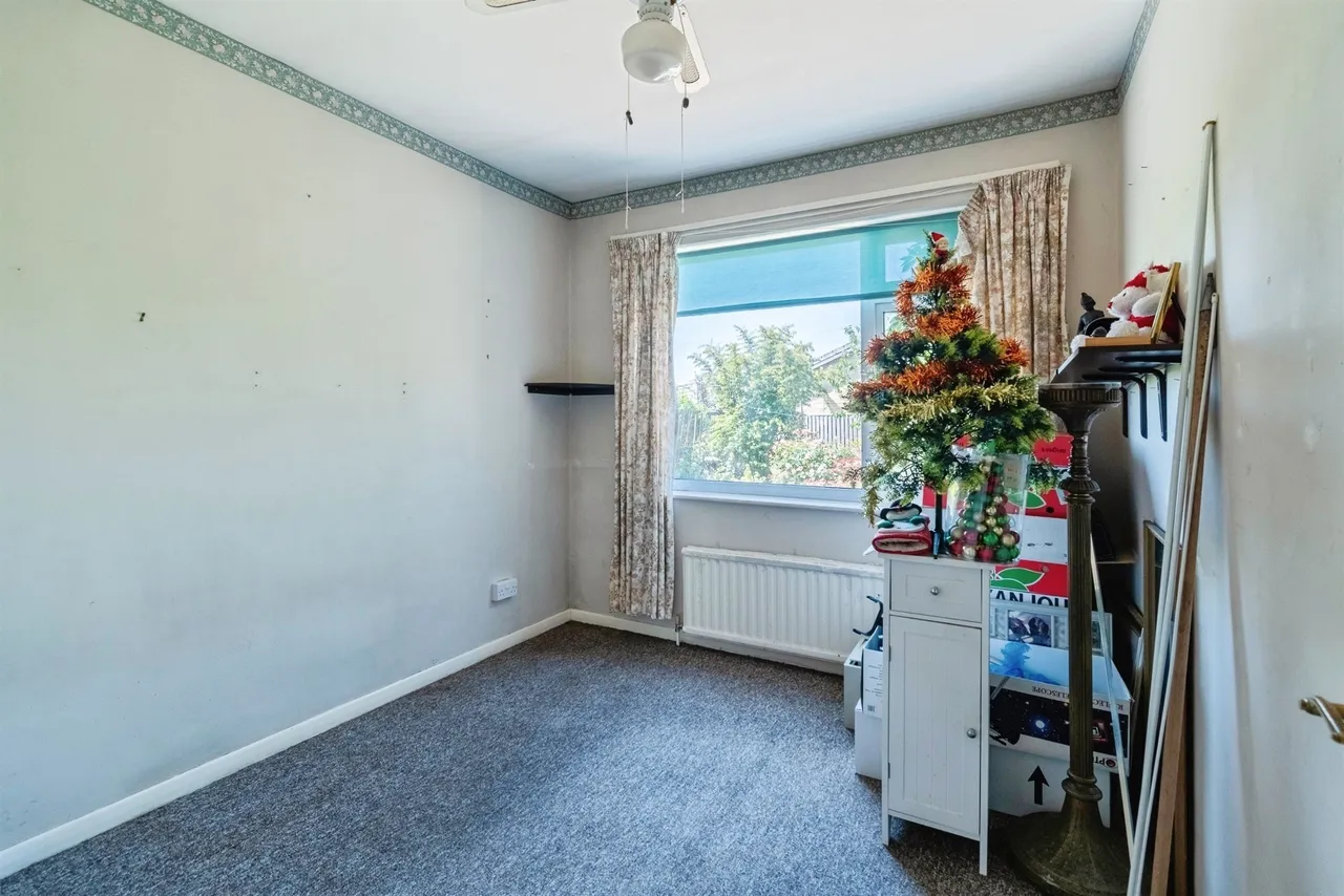 Savernake Avenue, Melksham, photo 9