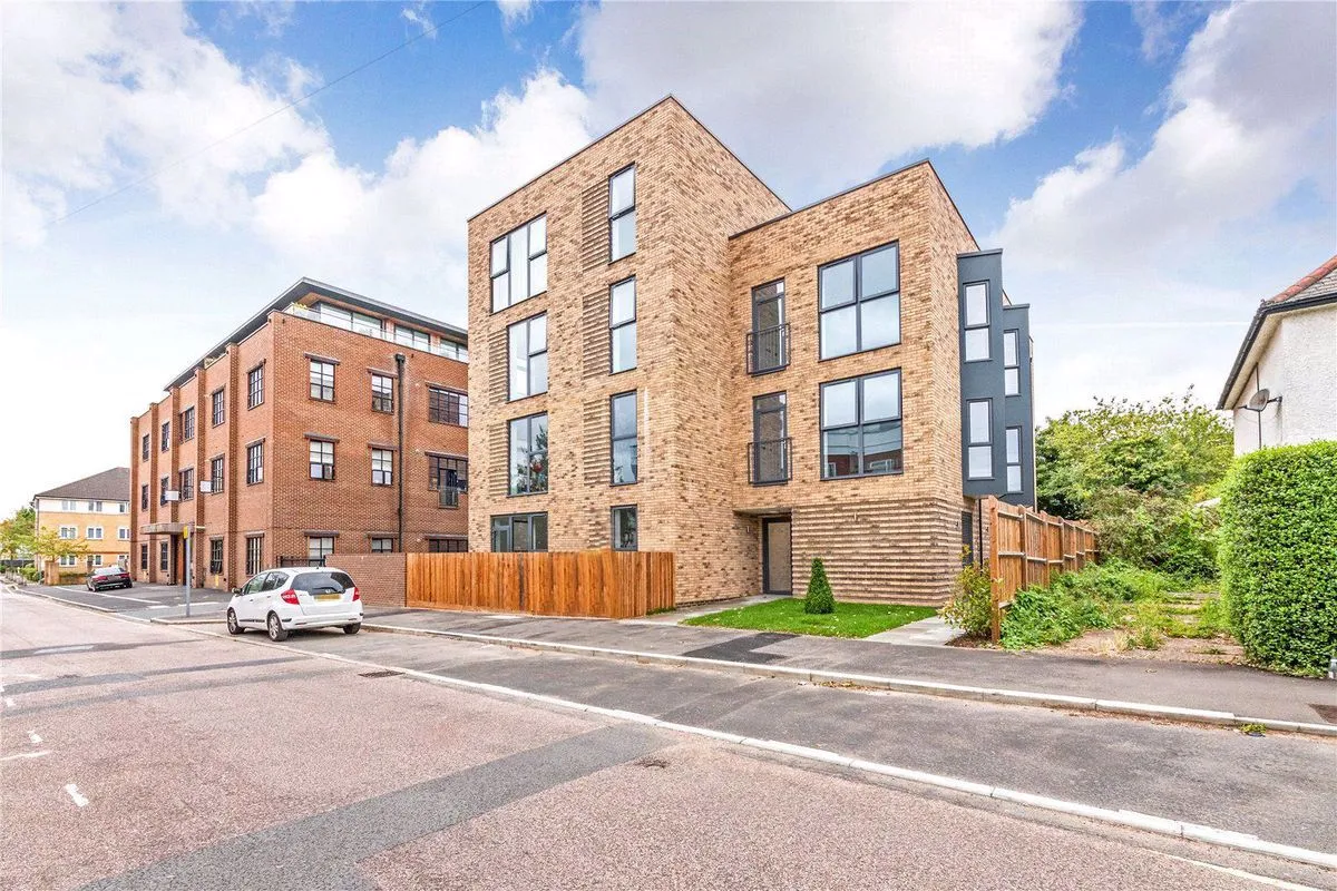 2 bed flat for sale, Grenville Place, NW7