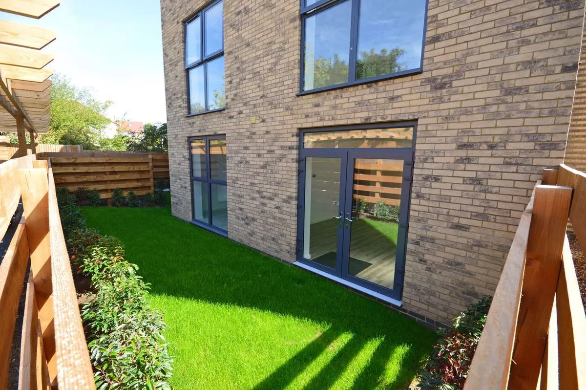 Grenville Place, NW7, photo 5