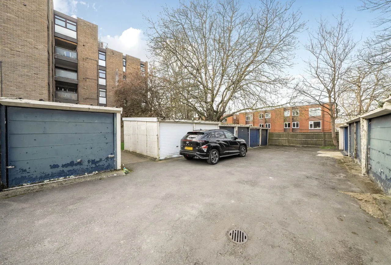 Woodcote Road, Wallington, SM6 0PS, photo 10