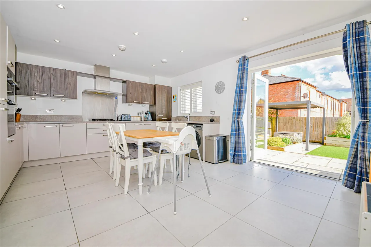 Pembers Hill Drive, Fair Oak, SO50, photo 2