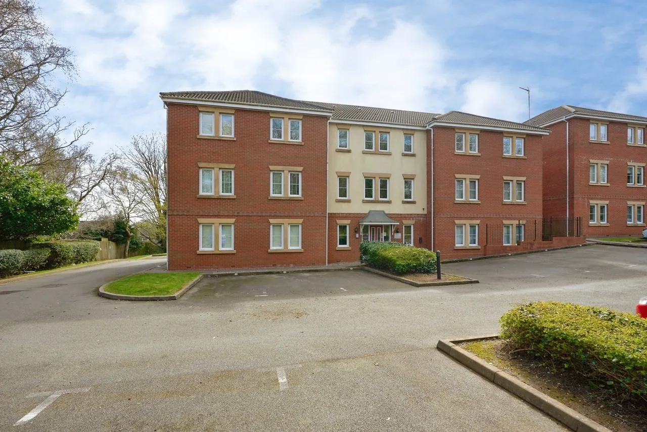 2 bed flat for sale — Blue Cedar Drive, Streetly, Sutton Coldfield, West Midlands, B74