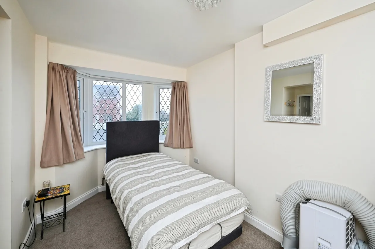 Thorpelands Avenue, Forest Town, Mansfield, Nottinghamshire, NG19, photo 15