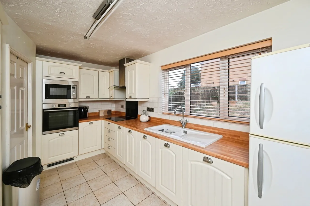 Thorpelands Avenue, Forest Town, Mansfield, Nottinghamshire, NG19, photo 3