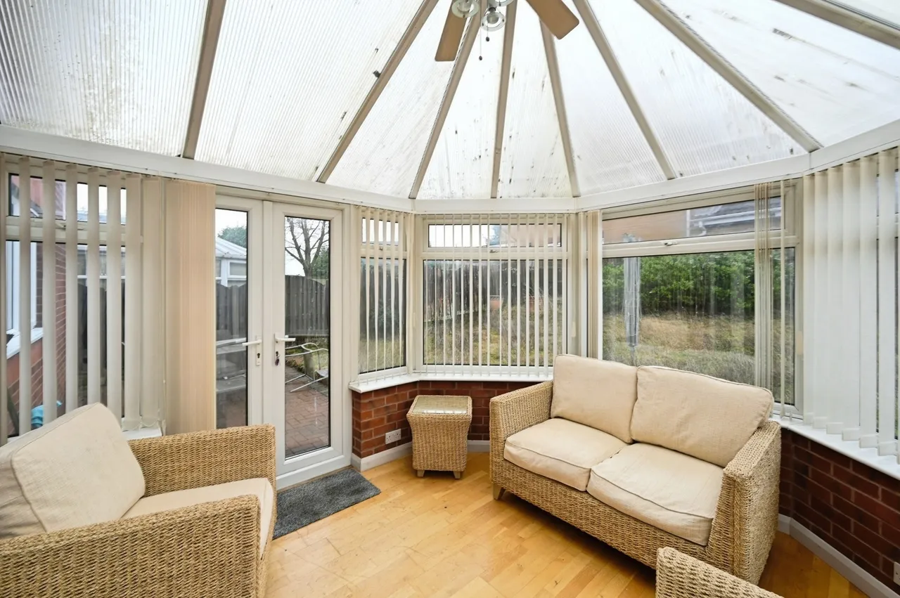 Thorpelands Avenue, Forest Town, Mansfield, Nottinghamshire, NG19, photo 16