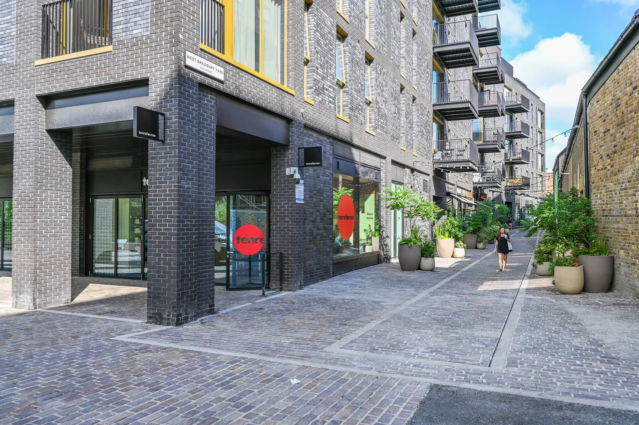 Brentford, TW8, photo 18