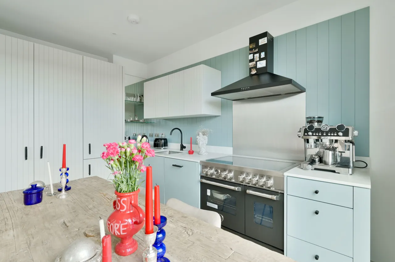 Brentford, TW8, photo 20