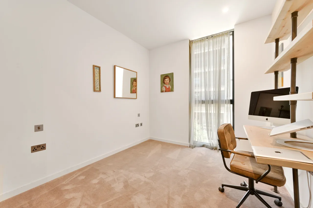 Brentford, TW8, photo 8
