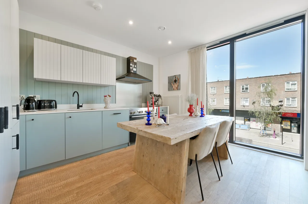 Brentford, TW8, photo 3