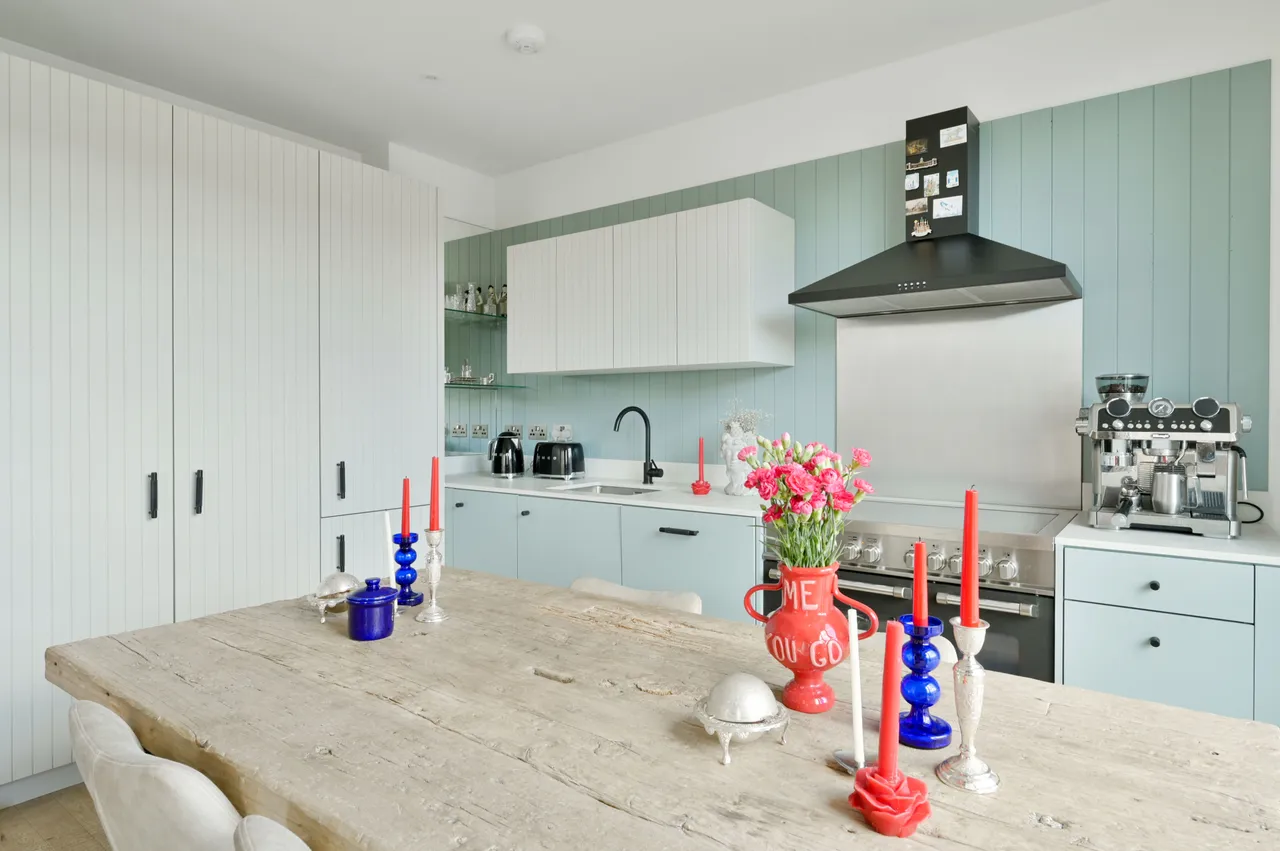 Brentford, TW8, photo 26