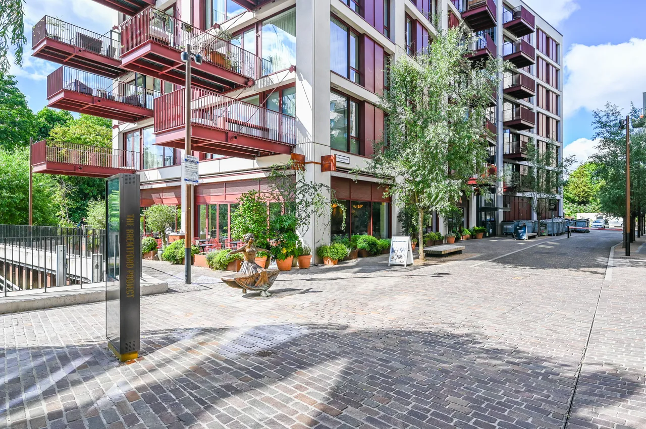 Brentford, TW8, photo 22