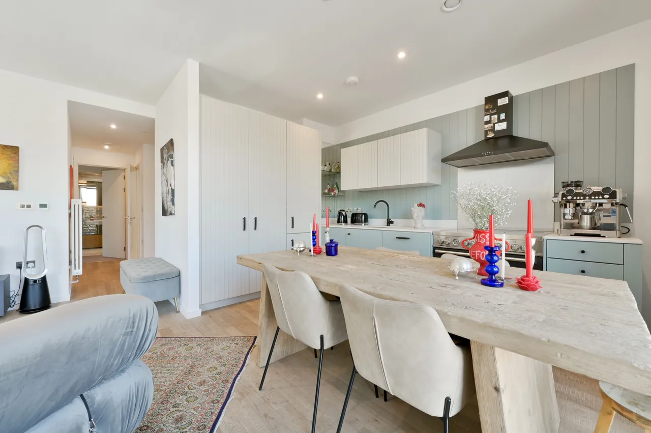 Brentford, TW8, photo 4