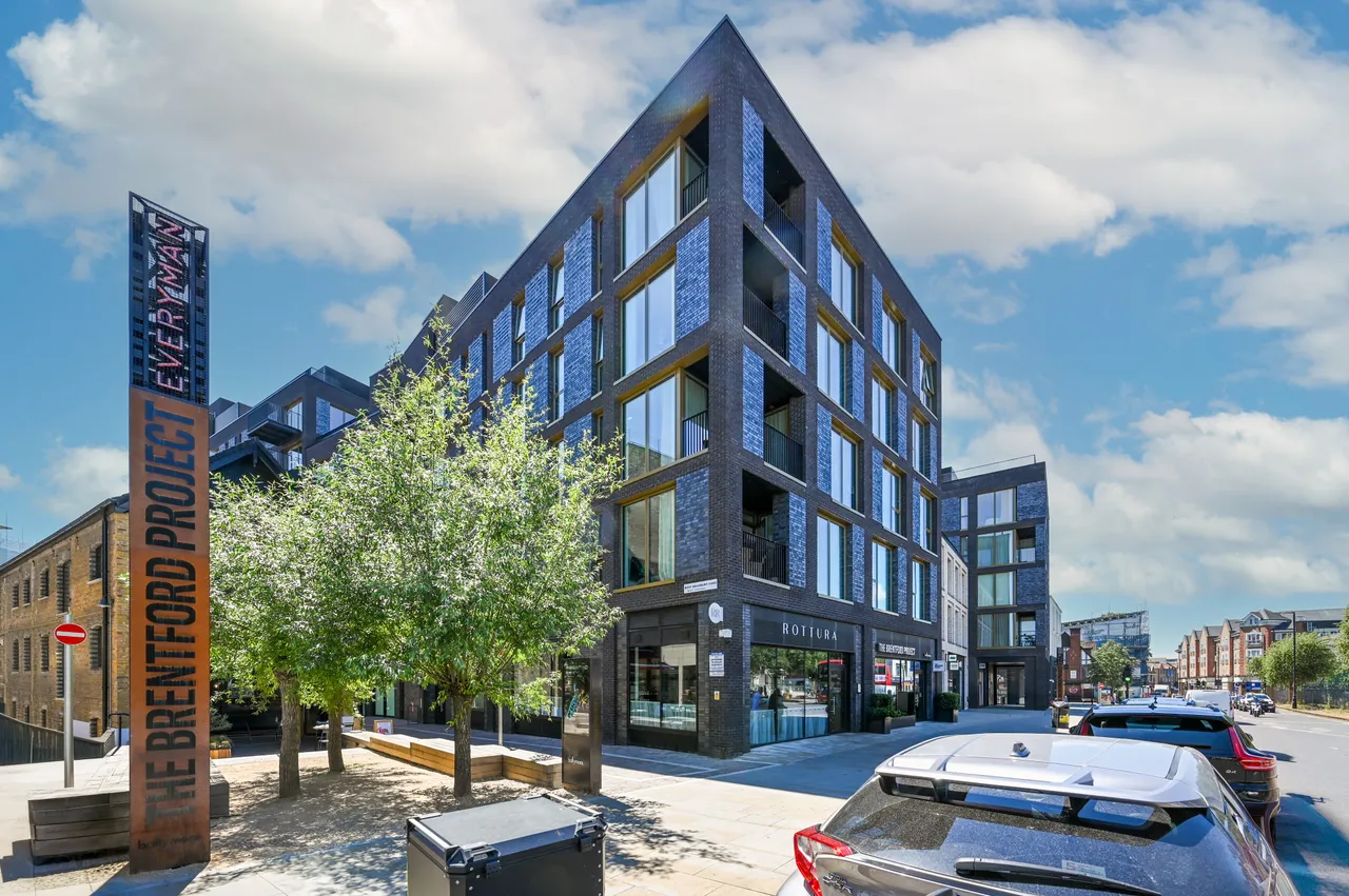 Brentford, TW8, photo 10