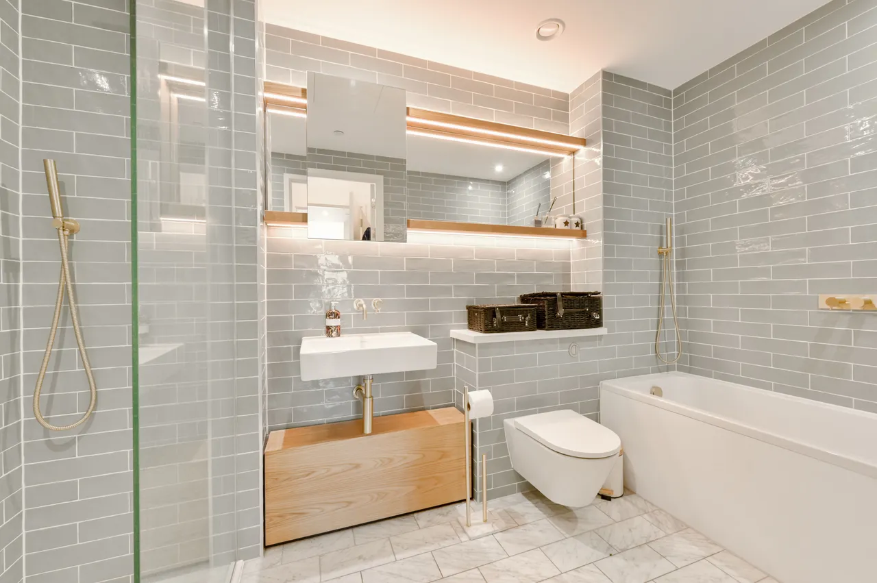 Brentford, TW8, photo 7