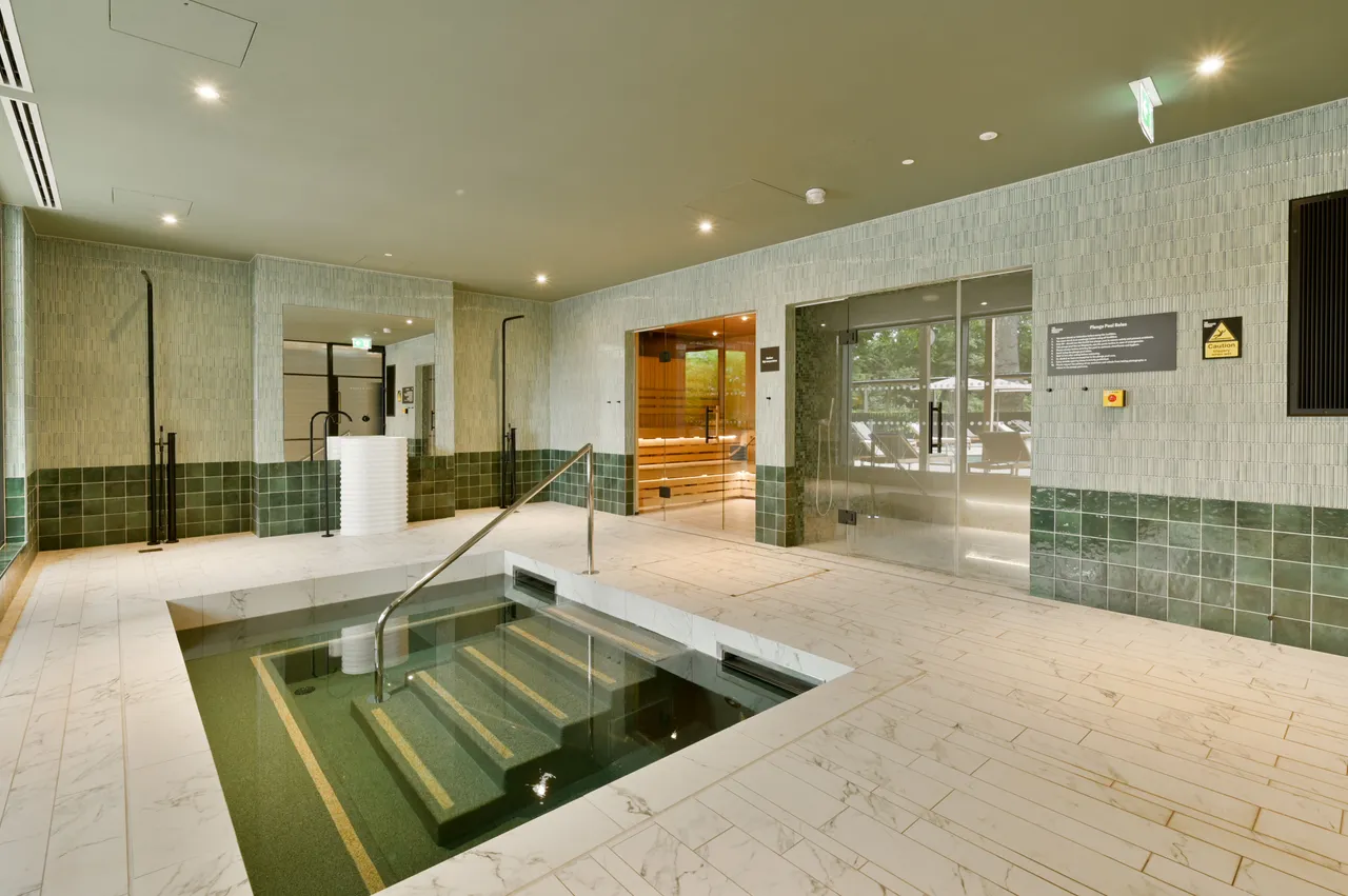 Brentford, TW8, photo 13