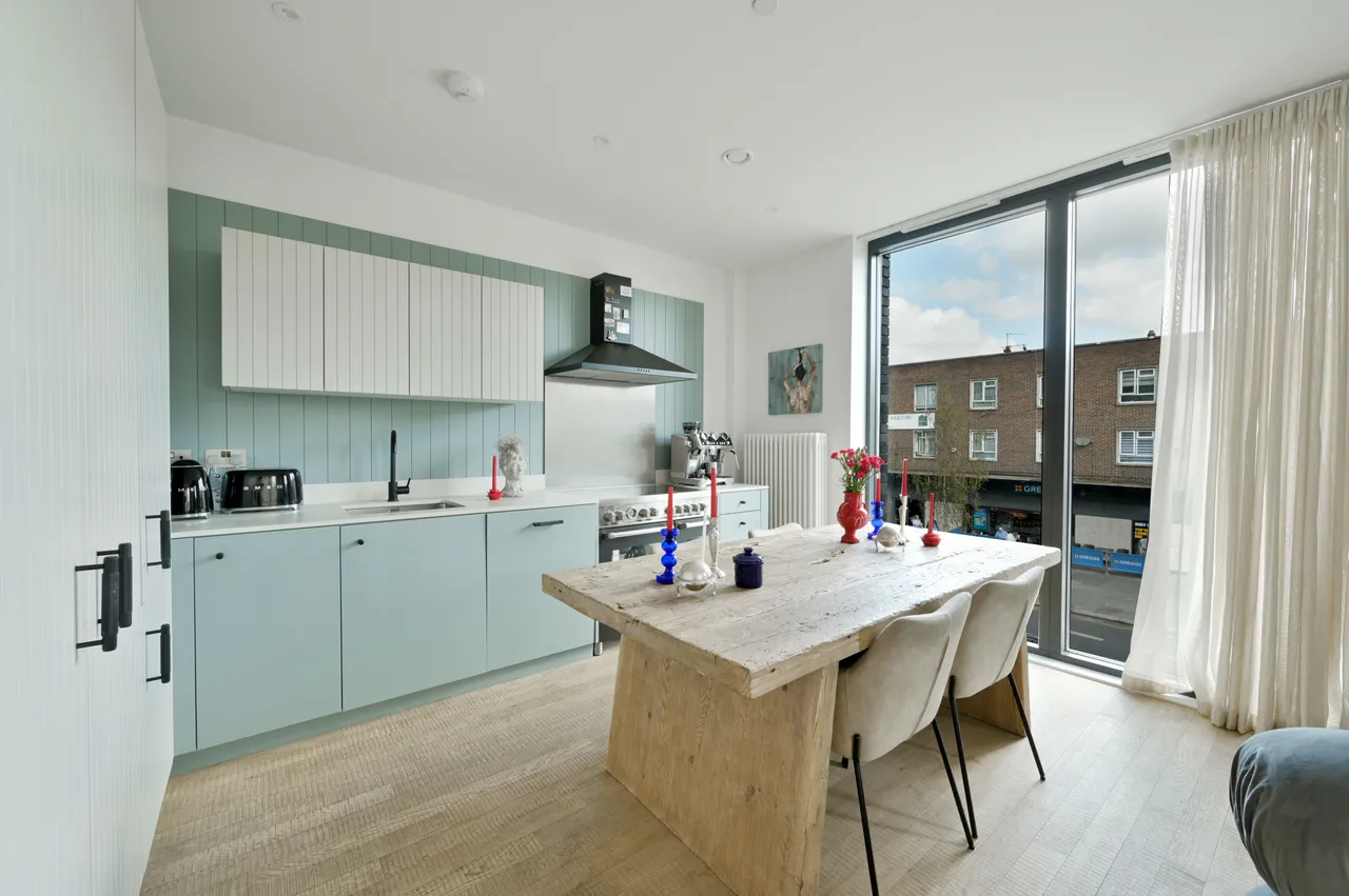 Brentford, TW8, photo 12