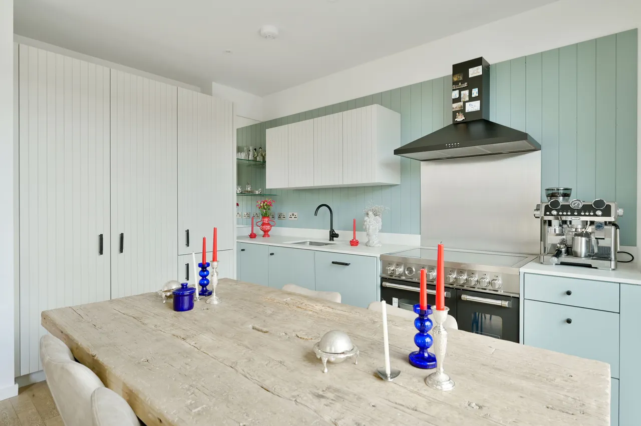 Brentford, TW8, photo 25