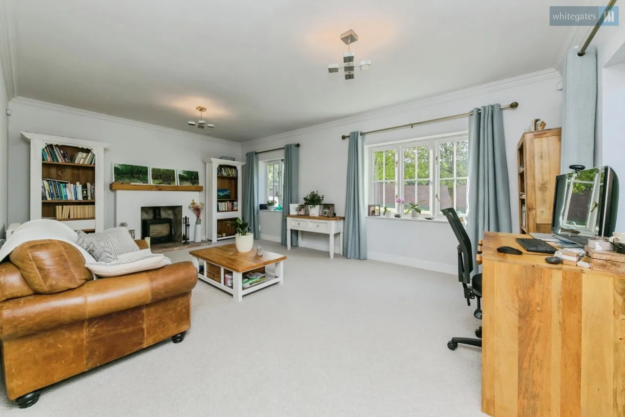 Wychwood Park, Weston, CW2, photo 7