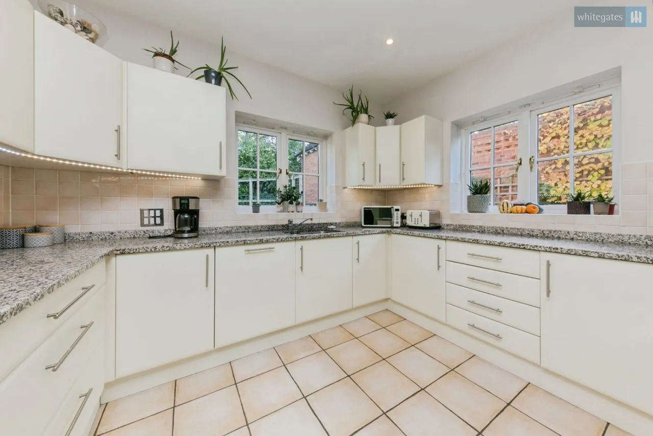Wychwood Park, Weston, CW2, photo 13