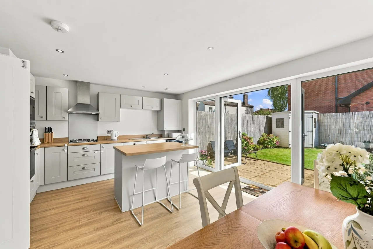 Hurstfield Road, Ellenbrook, M28, photo 2